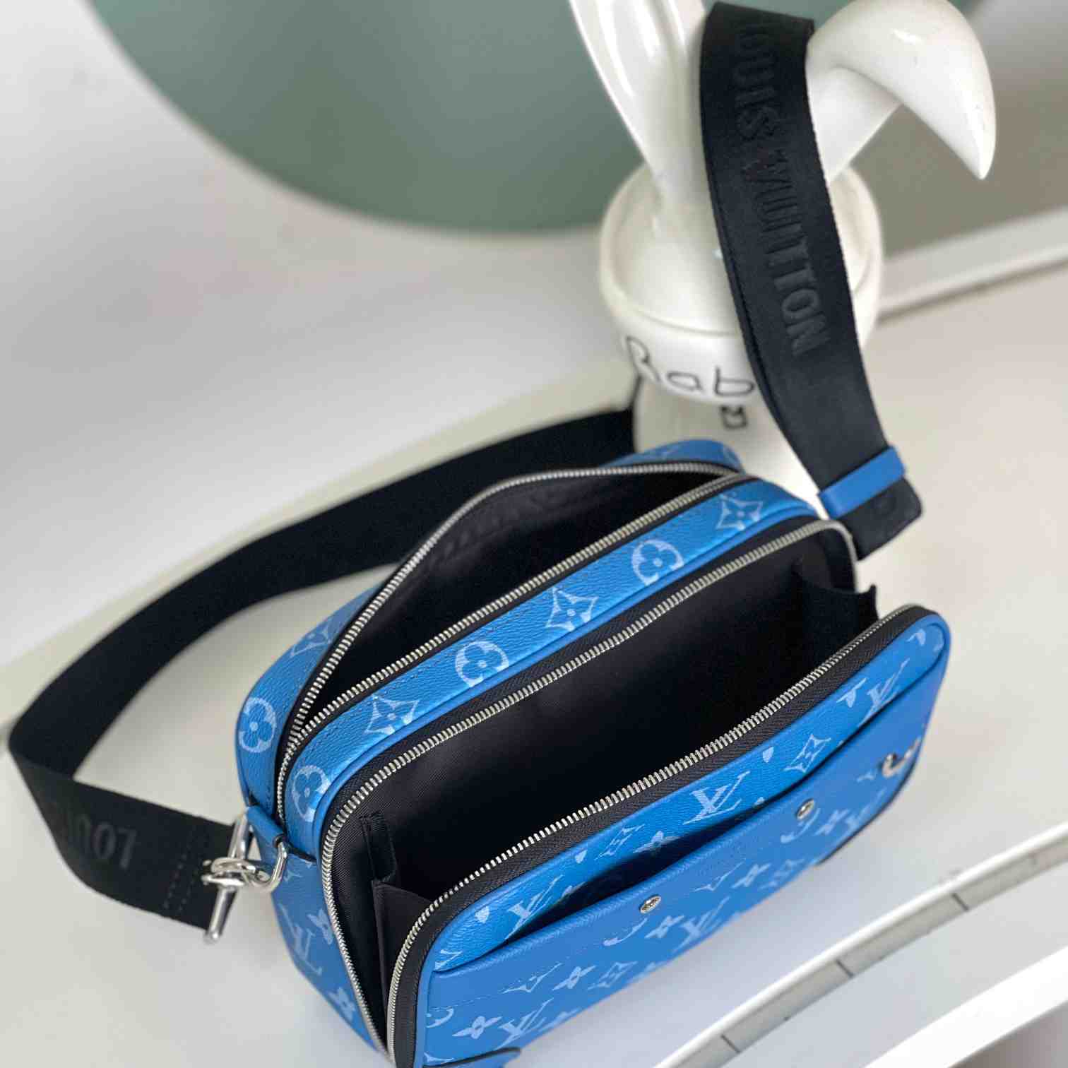 Louis Vuitton Alpha Messenger  M31016 - FashionPlug
