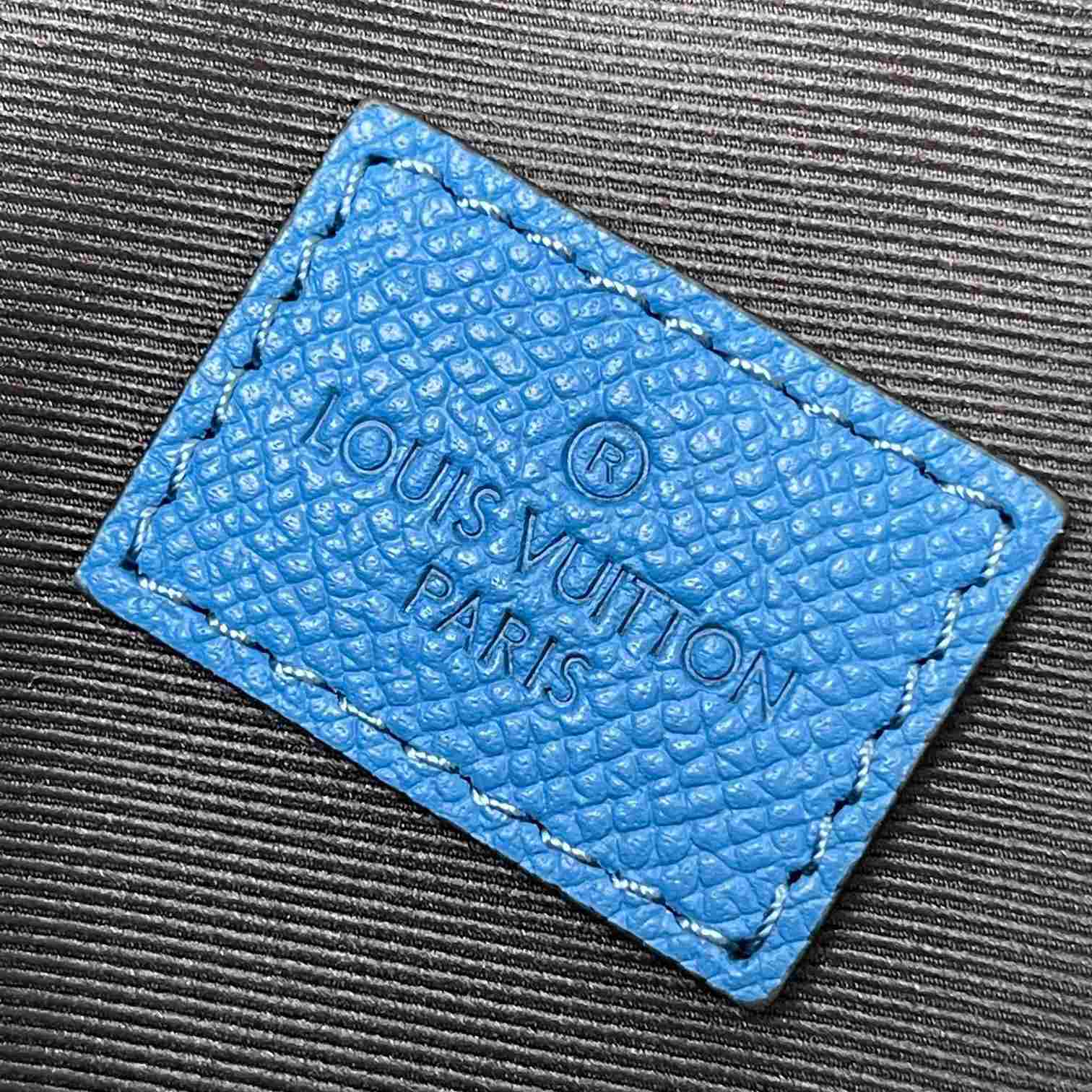 Louis Vuitton Alpha Messenger  M31016 - FashionPlug