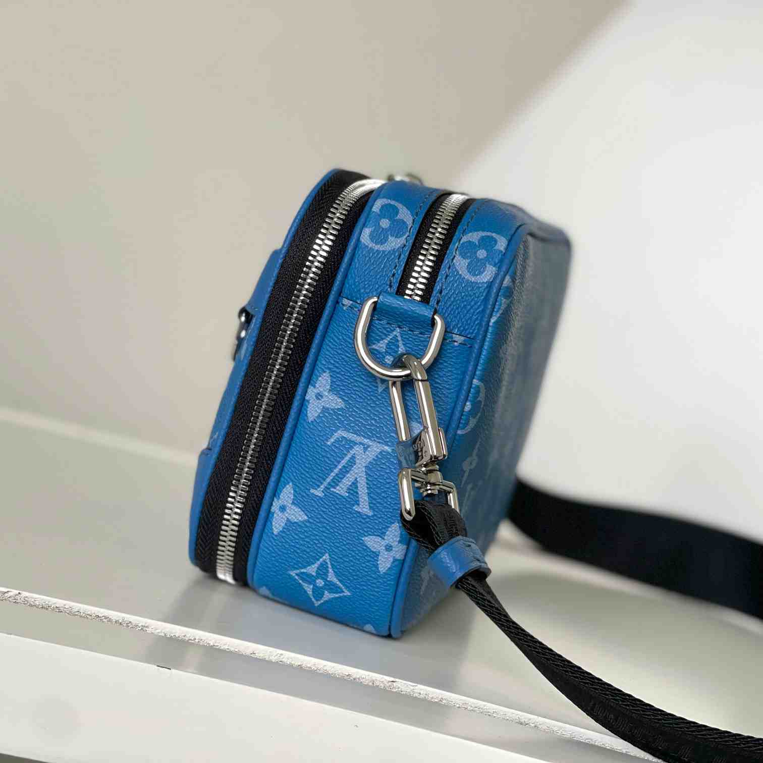 Louis Vuitton Alpha Messenger  M31016 - FashionPlug