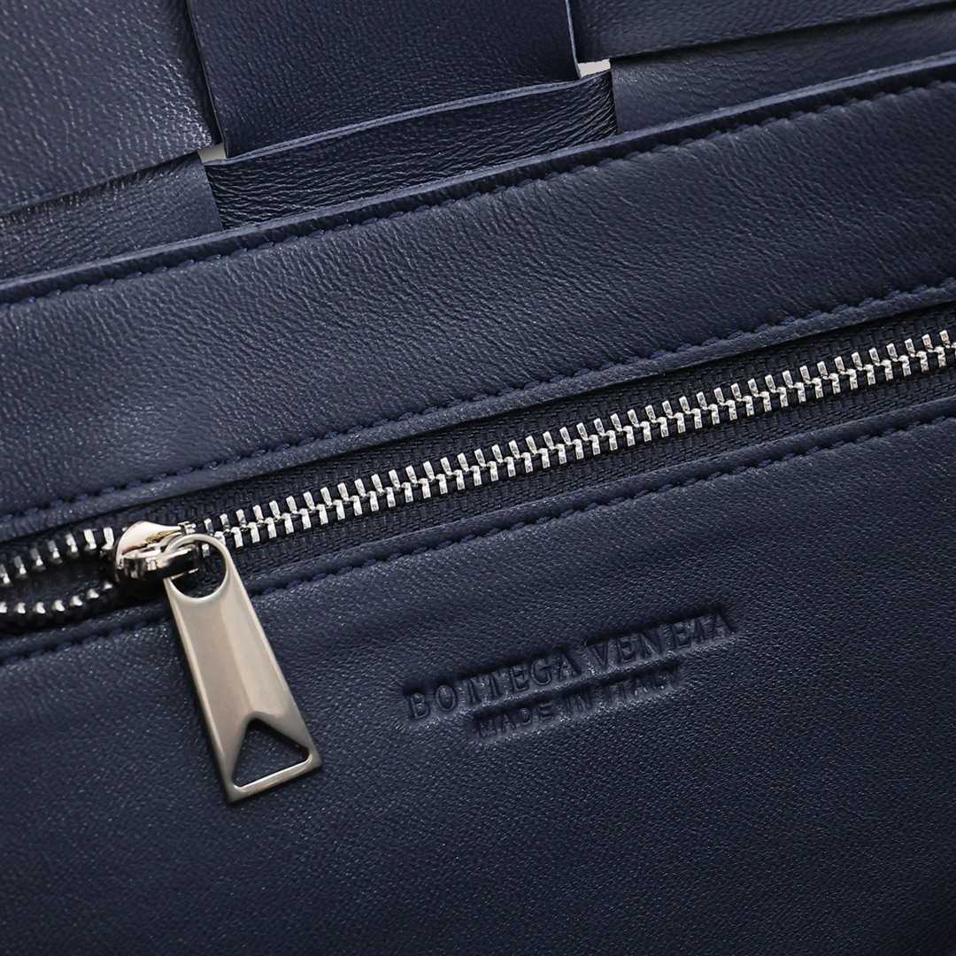 Bottega Veneta Cassette With Versatile Strap - FashionPlug