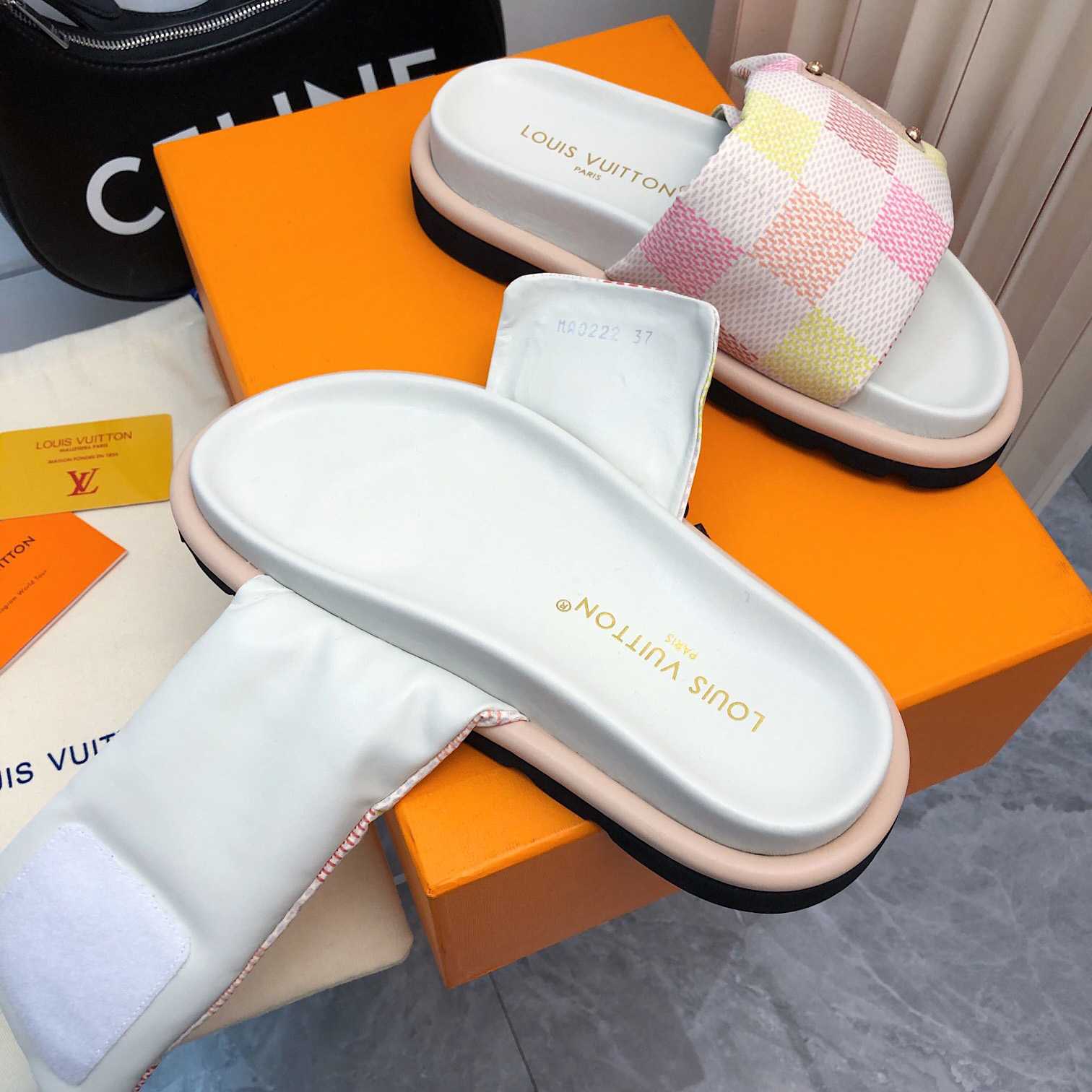 Louis Vuitton Pool Pillow Flat Comfort Mule     1ACTWW - FashionPlug