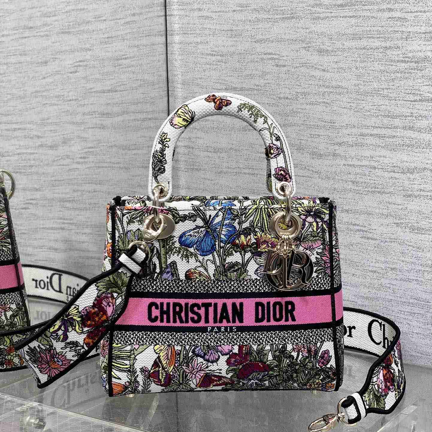 Dior Medium Lady D-Lite Bag - FashionPlug