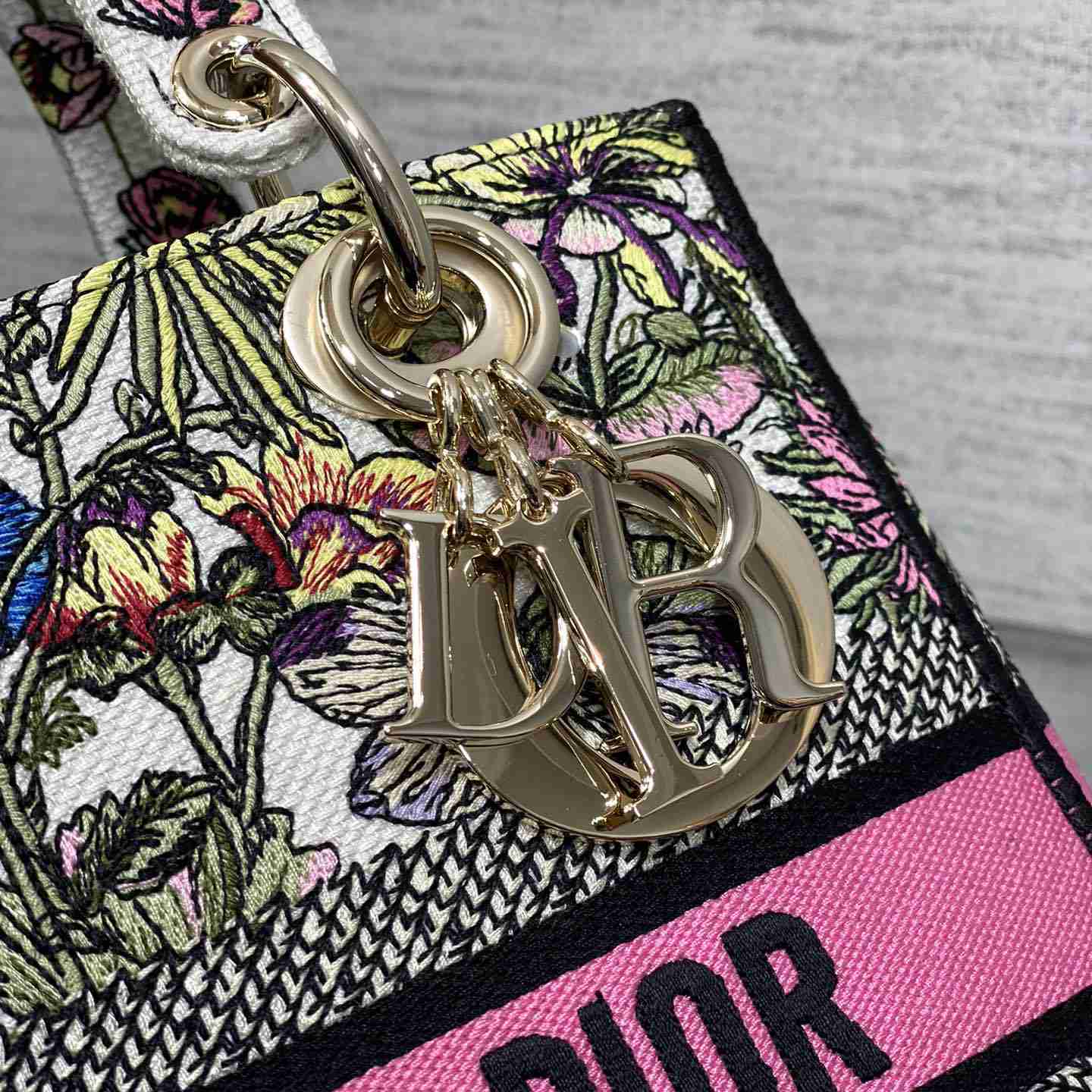 Dior Medium Lady D-Lite Bag - FashionPlug