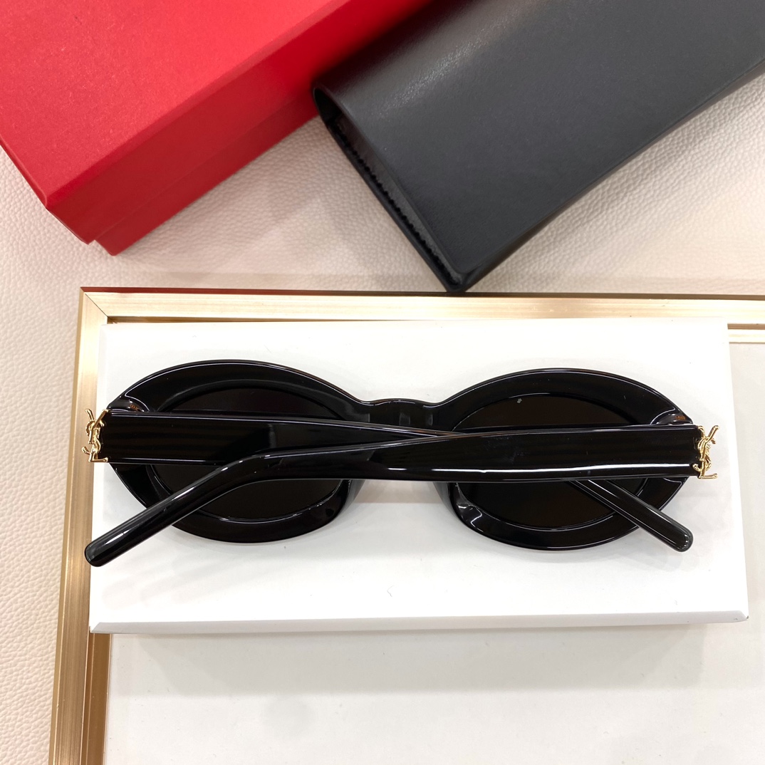 Saint Laurent SL M136 - FashionPlug