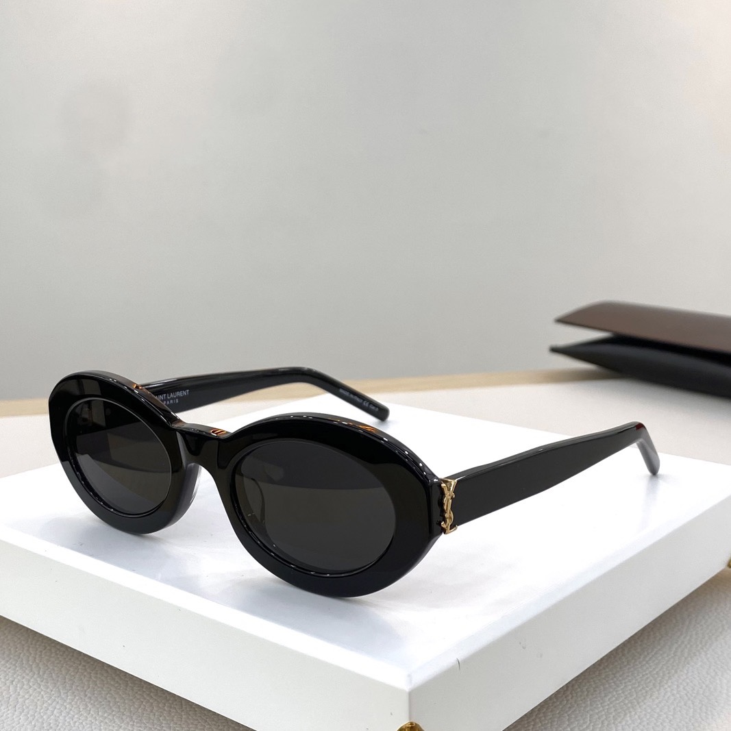 Saint Laurent SL M136 - FashionPlug
