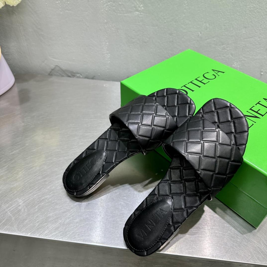 Bottega Veneta Amy Flat Mule - FashionPlug