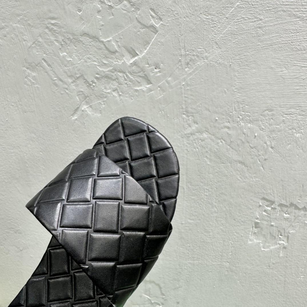 Bottega Veneta Amy Flat Mule - FashionPlug
