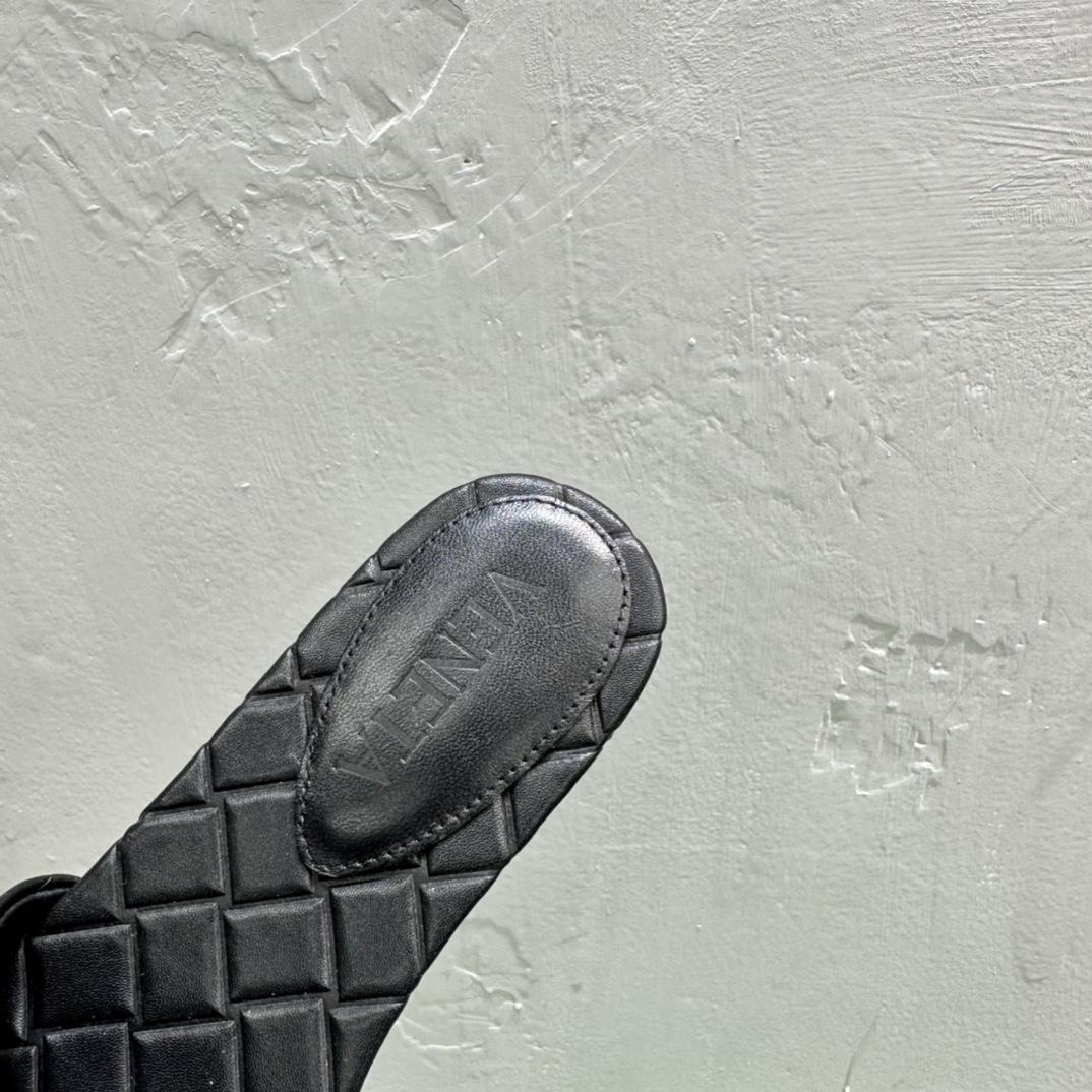 Bottega Veneta Amy Flat Mule - FashionPlug