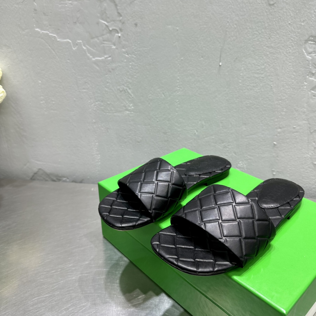 Bottega Veneta Amy Flat Mule - FashionPlug
