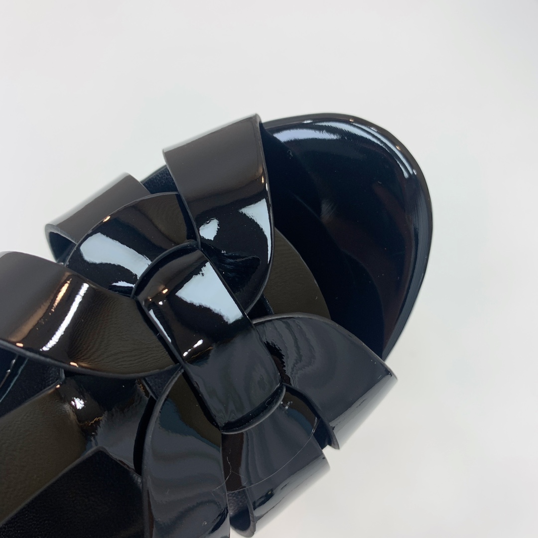 Saint Laurent Tribute Platform Sandals In Patent Leather - FashionPlug