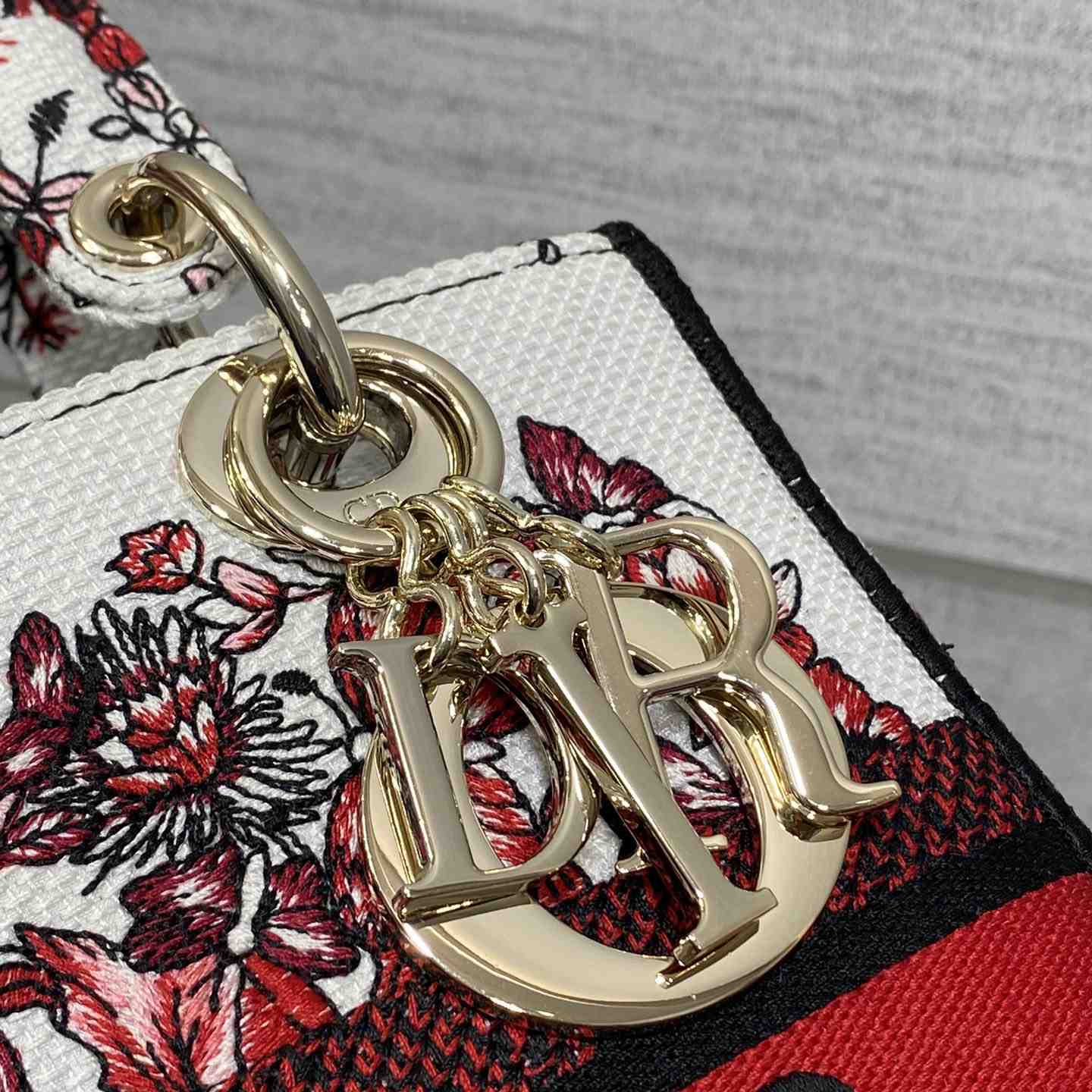 Dior Medium Lady D-Lite Bag - FashionPlug