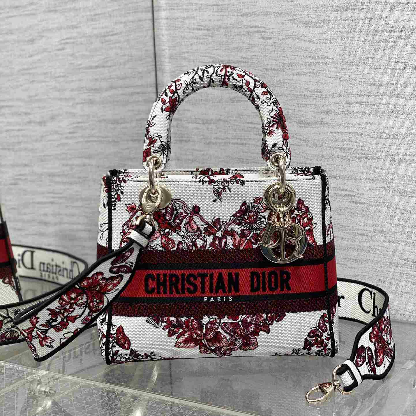 Dior Medium Lady D-Lite Bag - FashionPlug