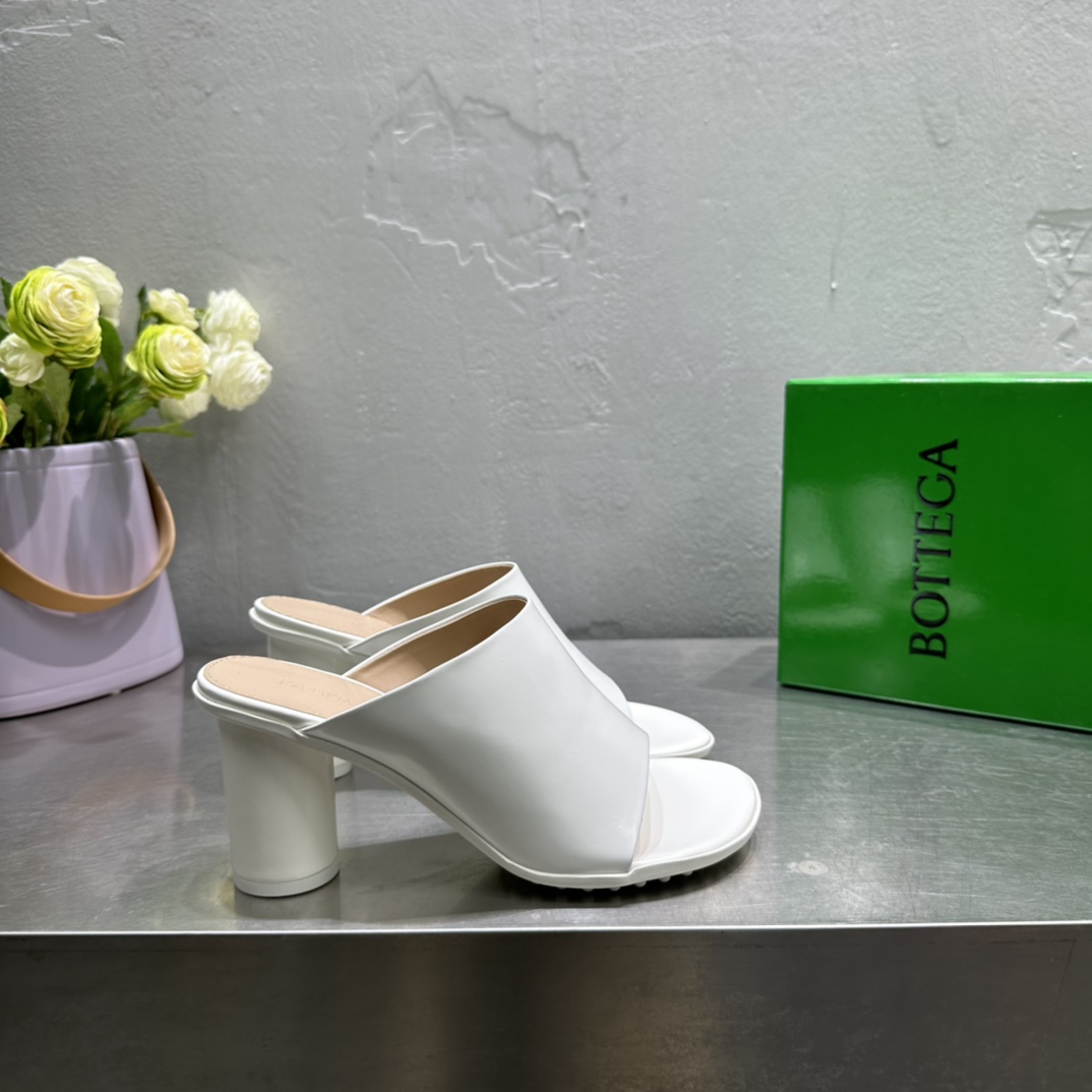 Bottega Veneta Atomic Mule - FashionPlug