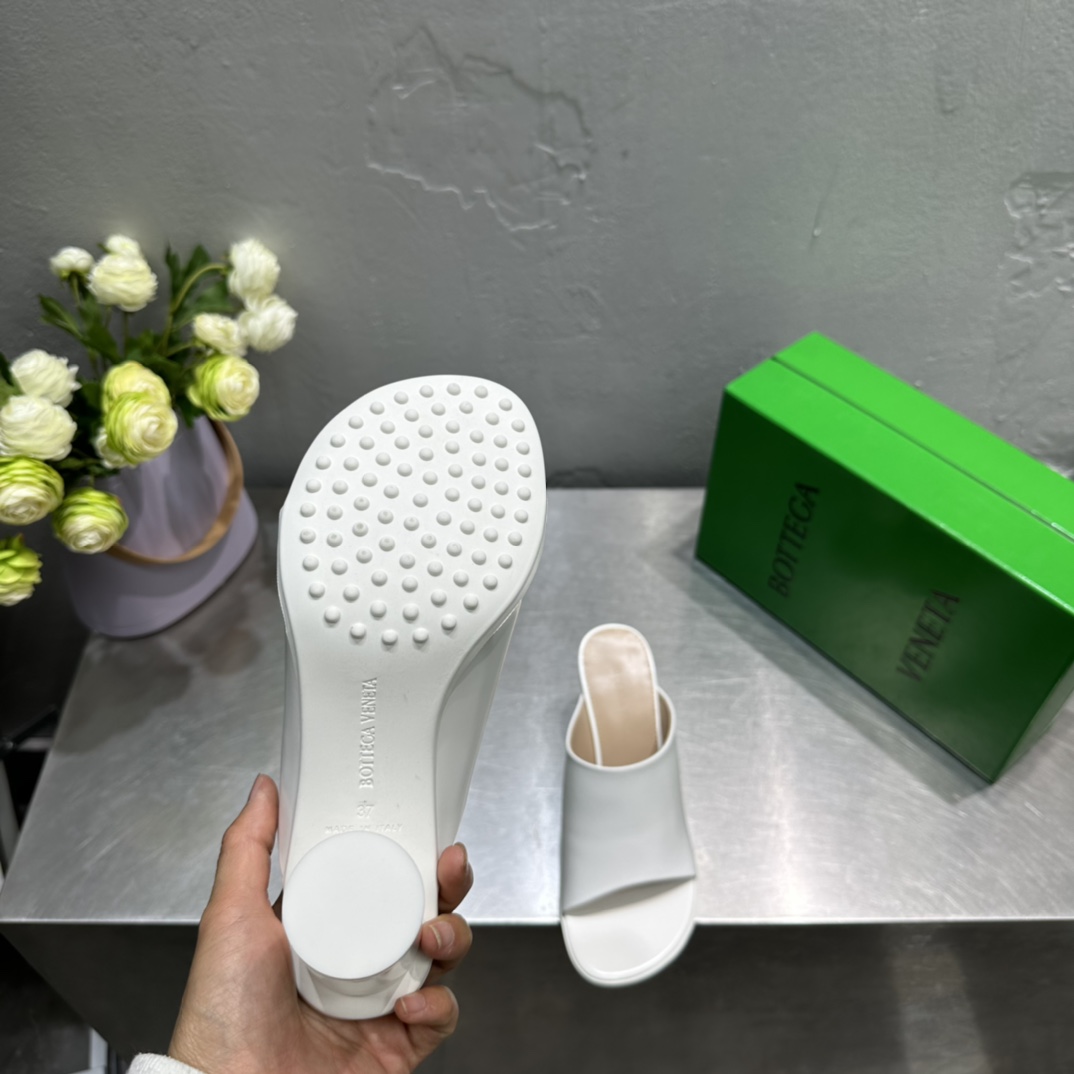 Bottega Veneta Atomic Mule - FashionPlug