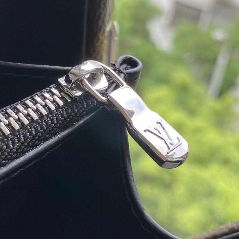 Louis Vuitton Clutch Box   M20252 - FashionPlug