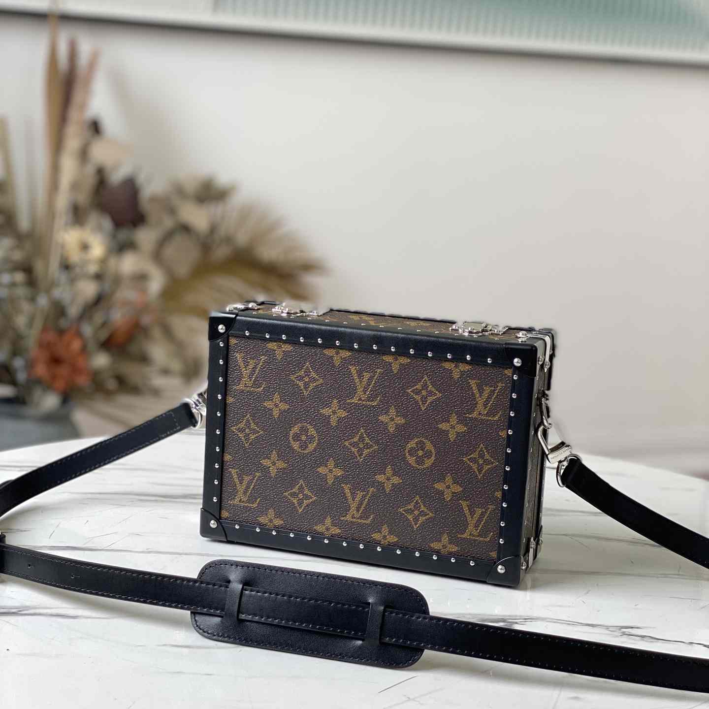 Louis Vuitton Clutch Box   M20252 - FashionPlug