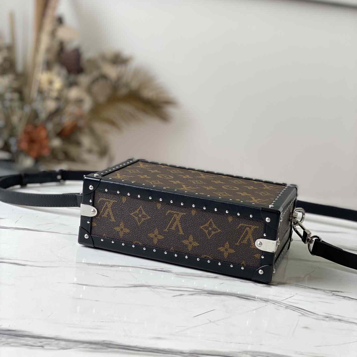Louis Vuitton Clutch Box   M20252 - FashionPlug