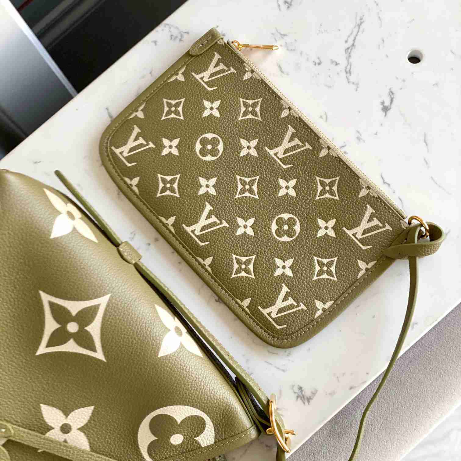 Louis Vuitton CarryAll PM    M46672 - FashionPlug