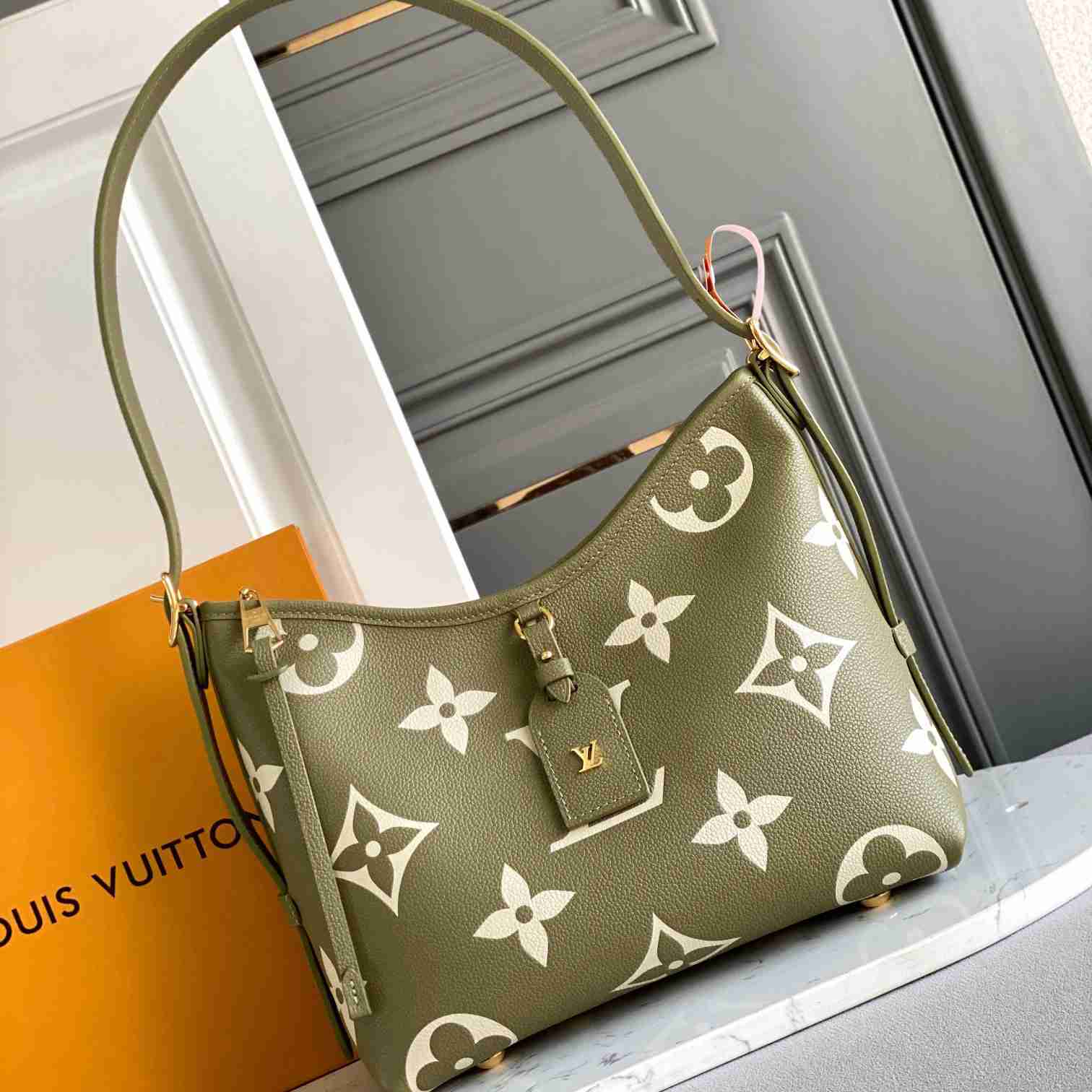 Louis Vuitton CarryAll PM    M46672 - FashionPlug