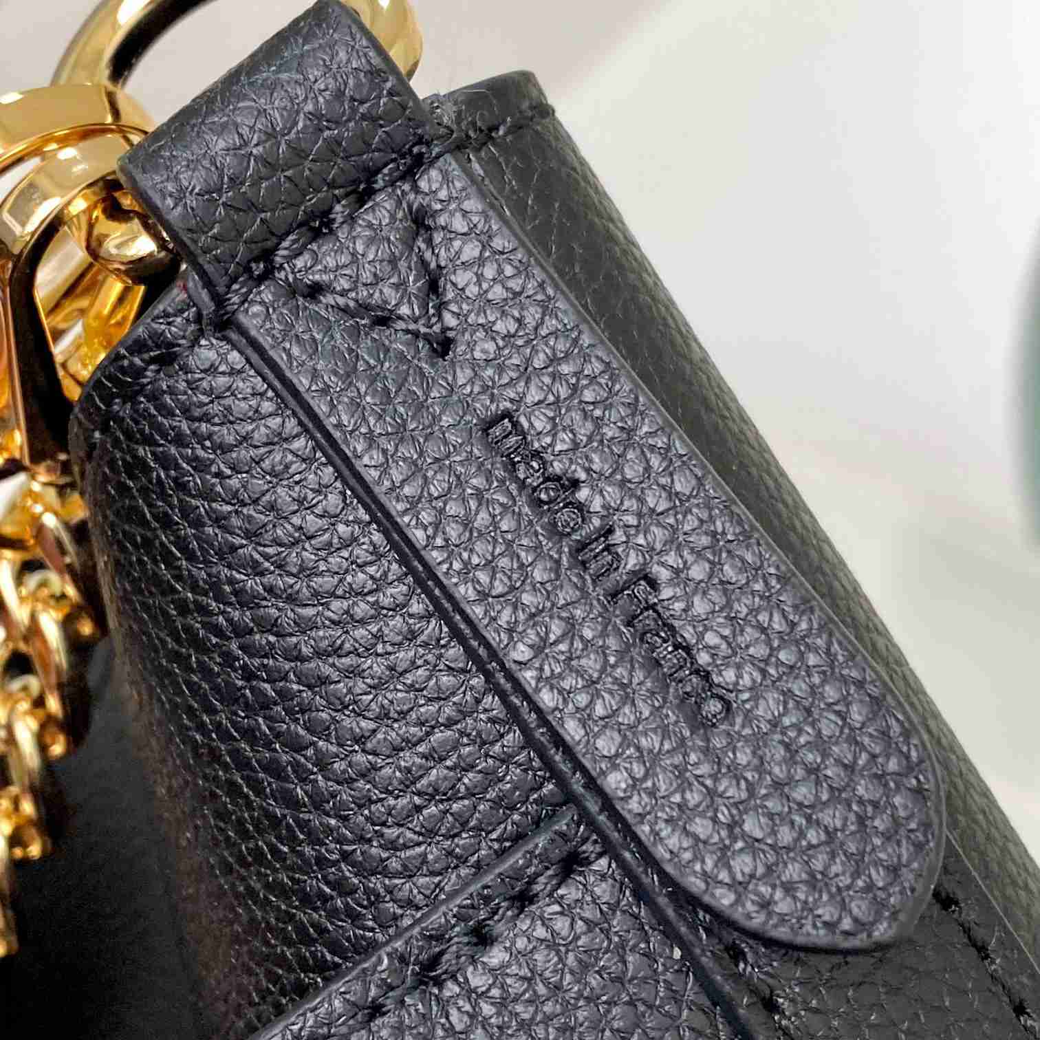 Louis Vuitton Lock and Walk    M24006 - FashionPlug