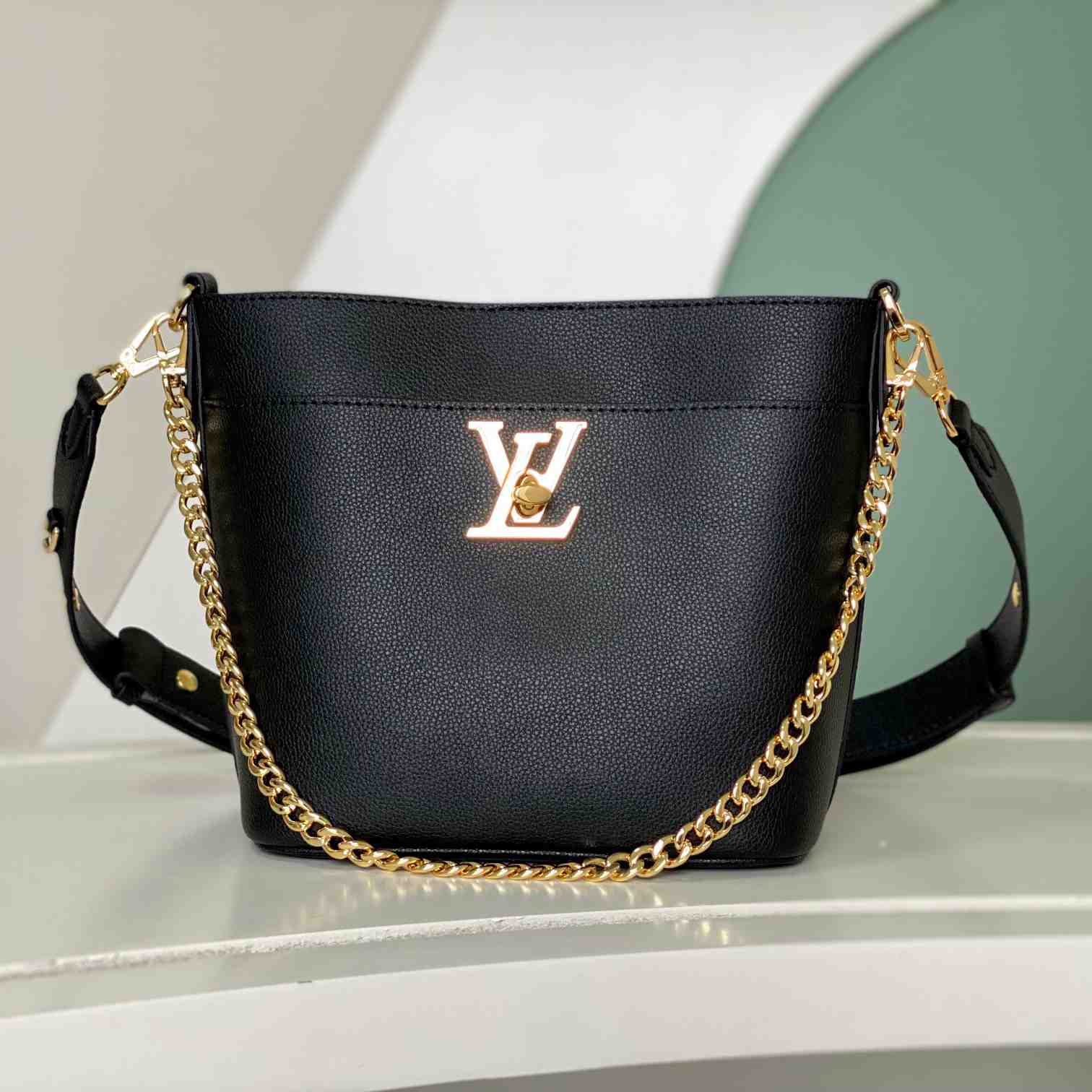 Louis Vuitton Lock and Walk    M24006 - FashionPlug