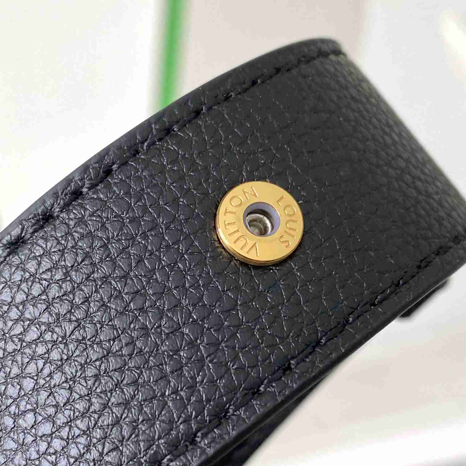 Louis Vuitton Lock and Walk    M24006 - FashionPlug