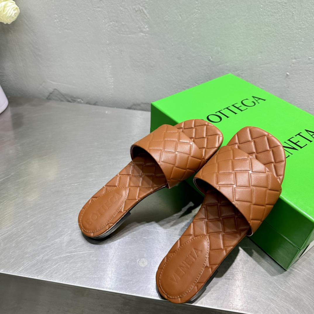 Bottega Veneta Amy Flat Mule - FashionPlug
