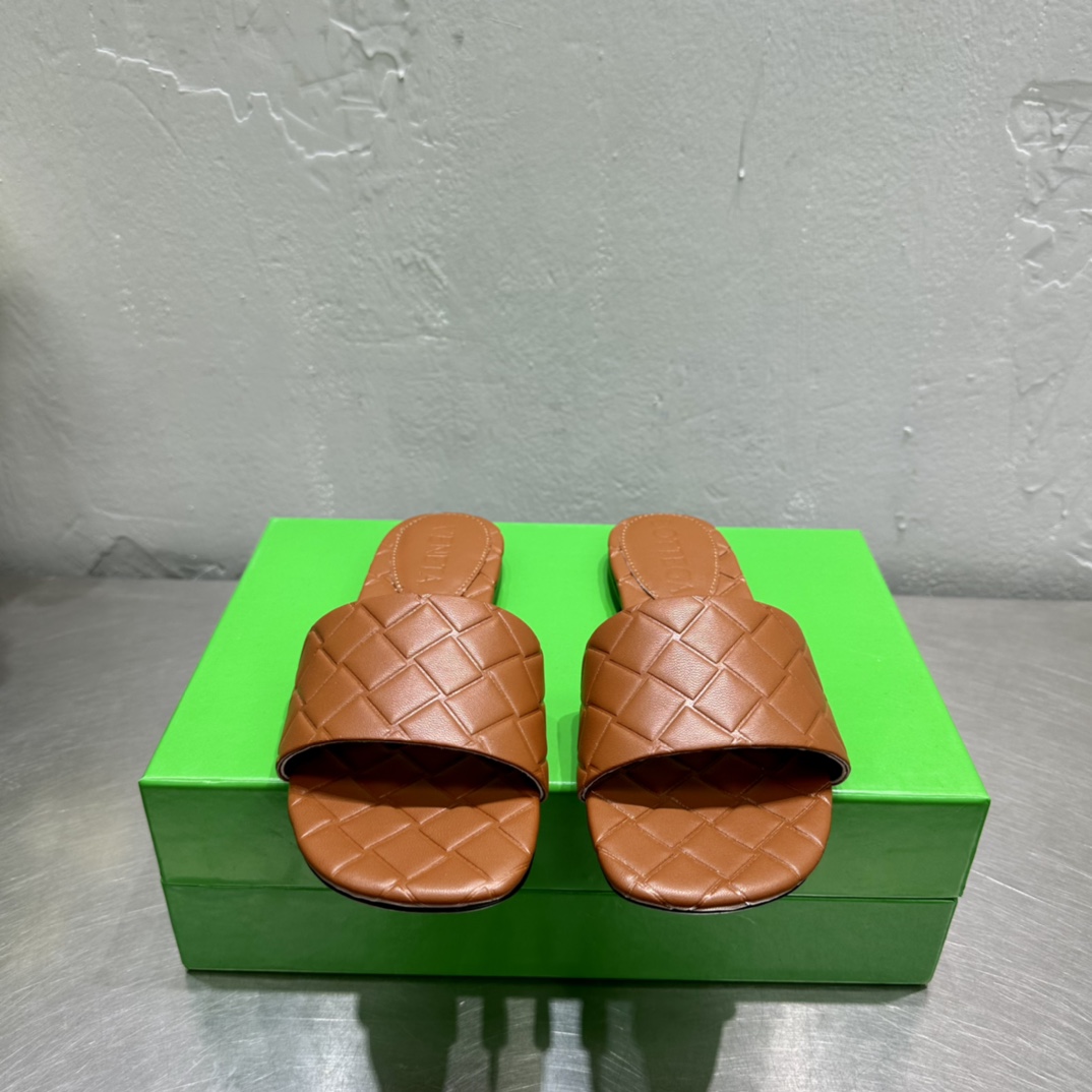 Bottega Veneta Amy Flat Mule - FashionPlug