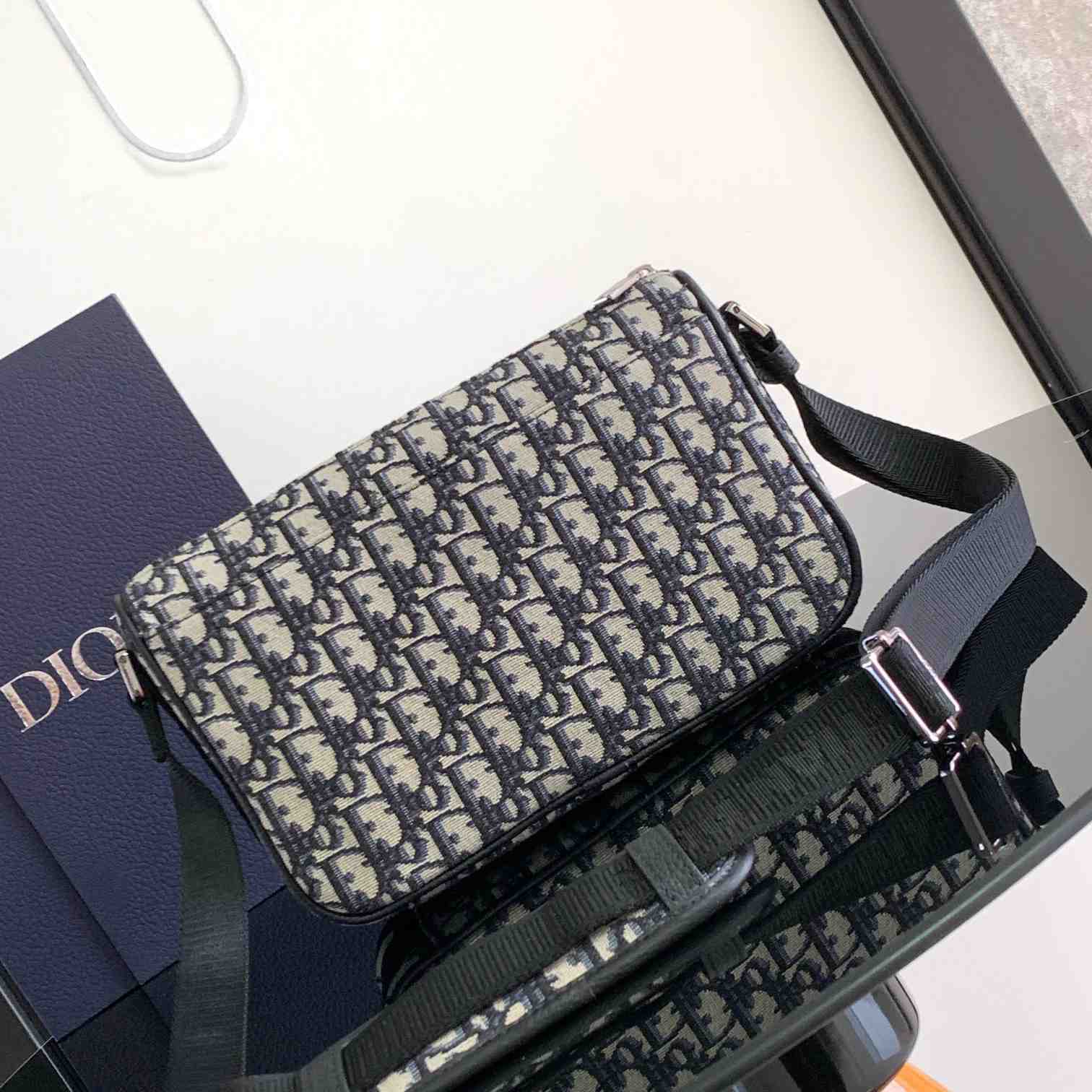 Dior 8 Bag With Strap - FashionPlug