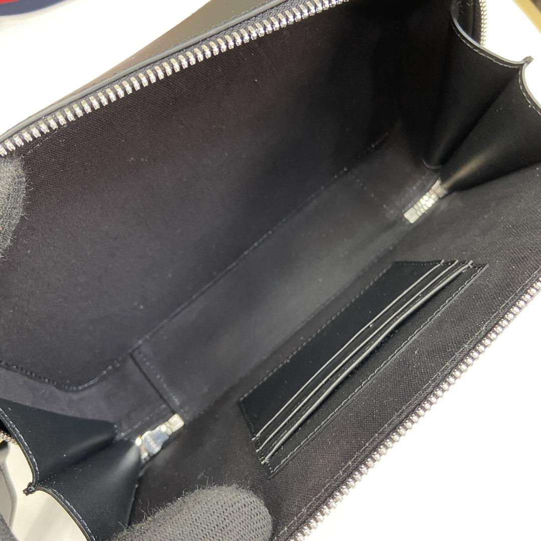 Gucci GG Supreme Mini Shoulder Bag - FashionPlug