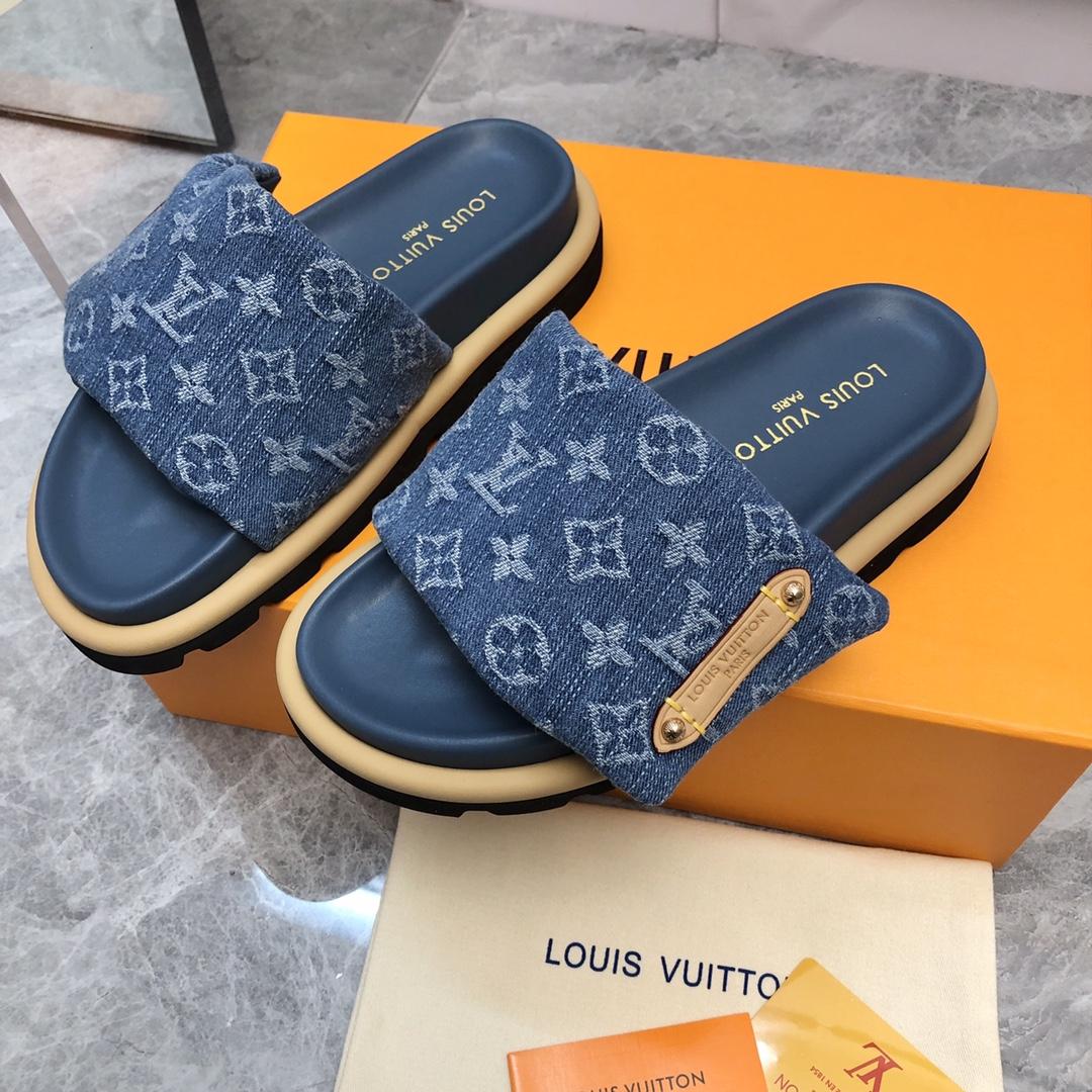 Louis Vuitton Pool Pillow Flat Comfort Mule     1ACJVH - FashionPlug