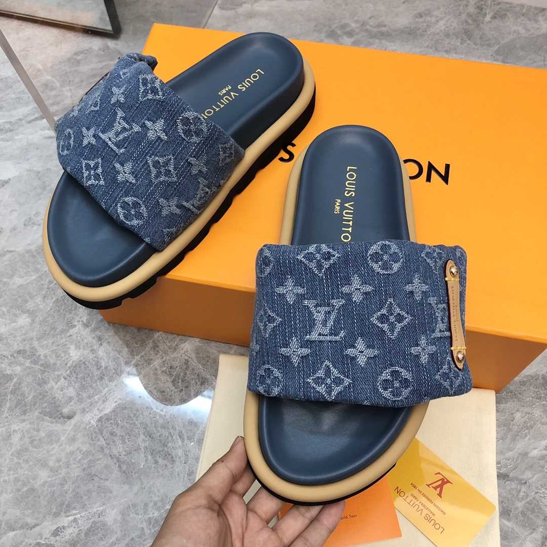 Louis Vuitton Pool Pillow Flat Comfort Mule     1ACJVH - FashionPlug