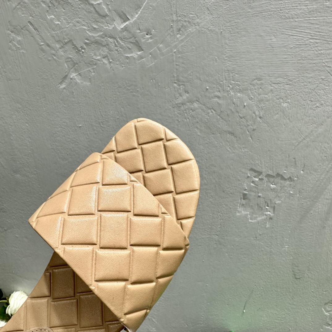 Bottega Veneta Amy Flat Mule - FashionPlug