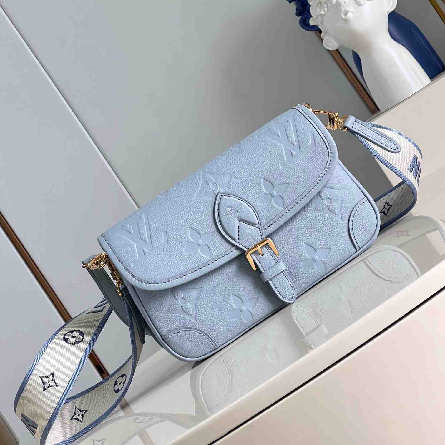 Louis Vuitton Diane    M46846 - FashionPlug