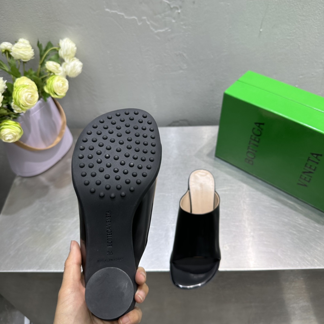 Bottega Veneta Atomic Mule - FashionPlug