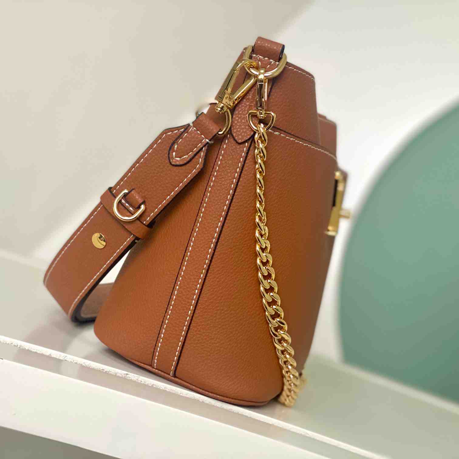 Louis Vuitton Lock and Walk    M24165 - FashionPlug
