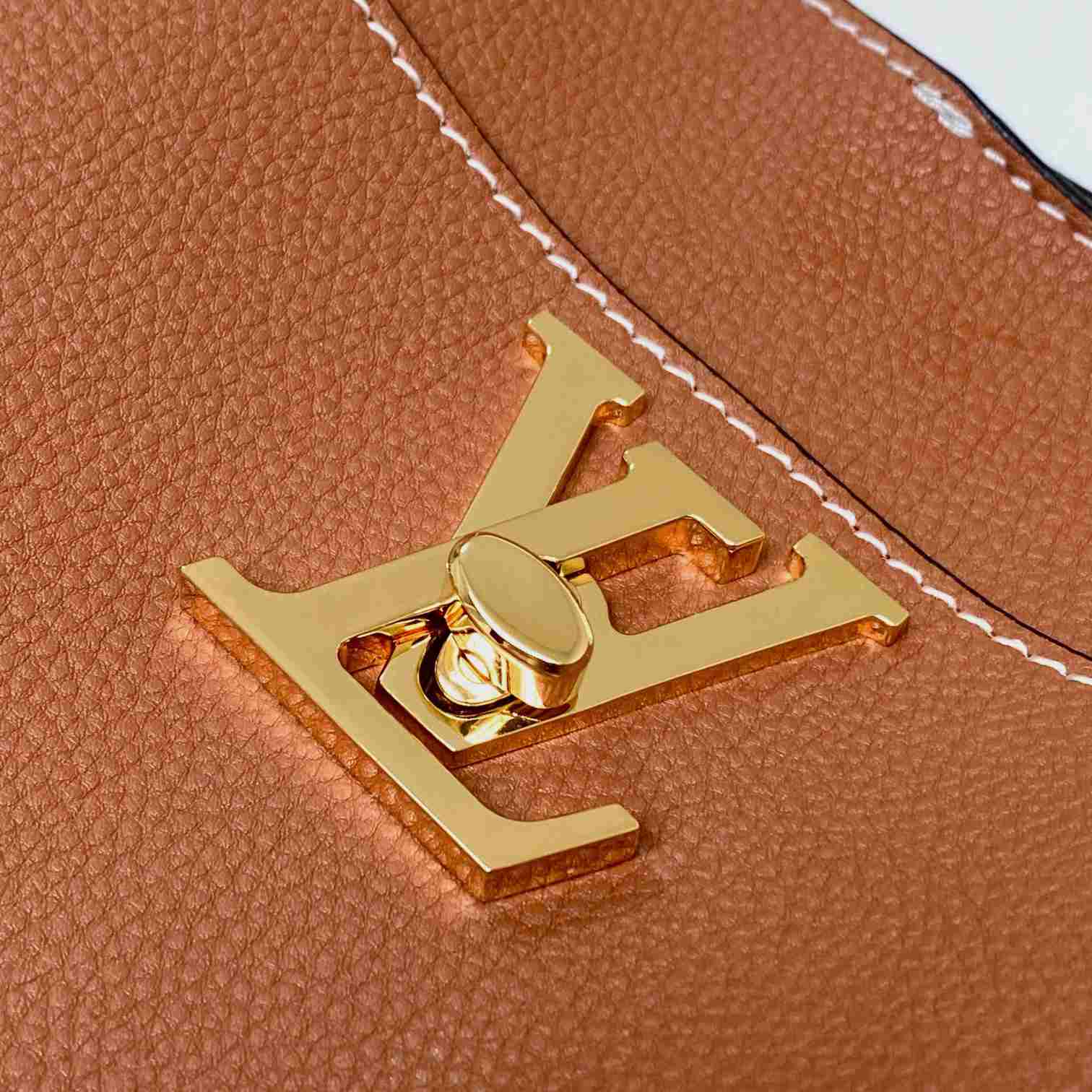 Louis Vuitton Lock and Walk    M24165 - FashionPlug