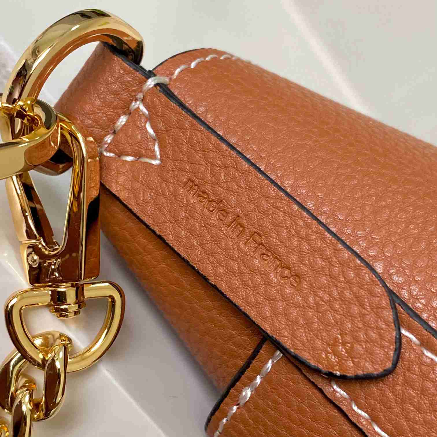 Louis Vuitton Lock and Walk    M24165 - FashionPlug