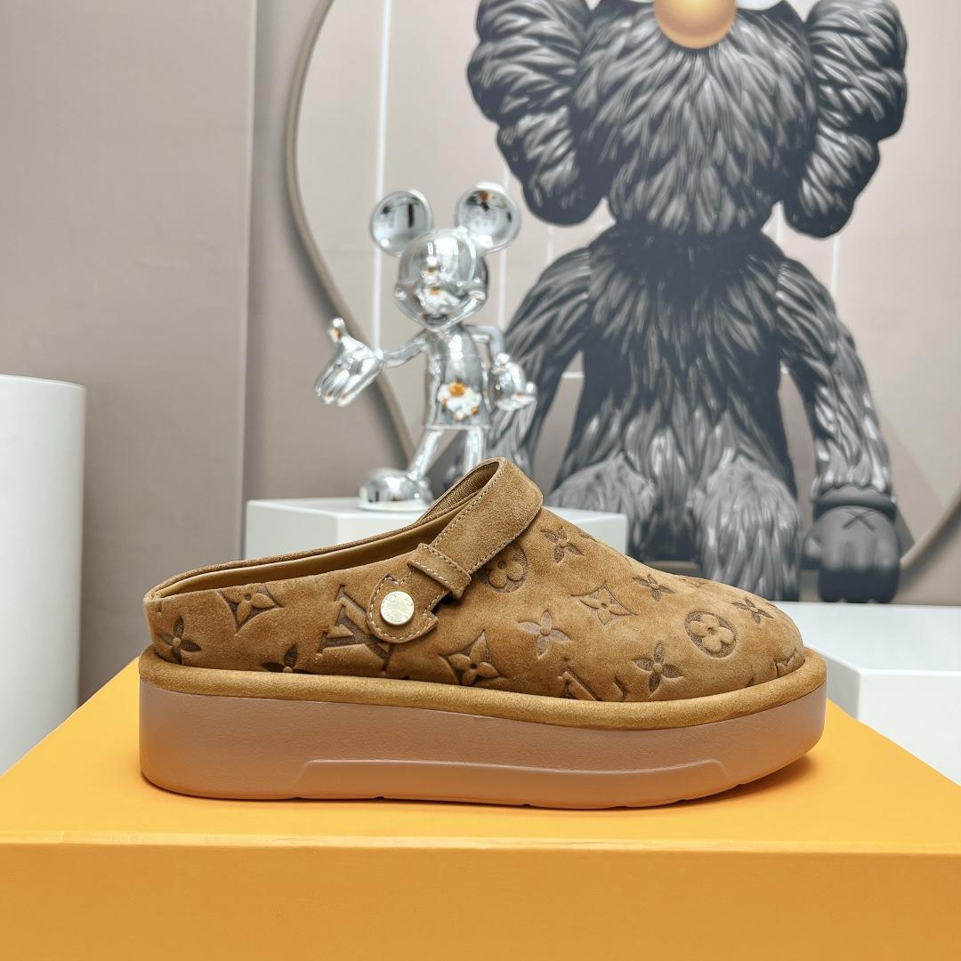 Louis Vuitton Aspen Platform Clog          1ACHWJ - FashionPlug