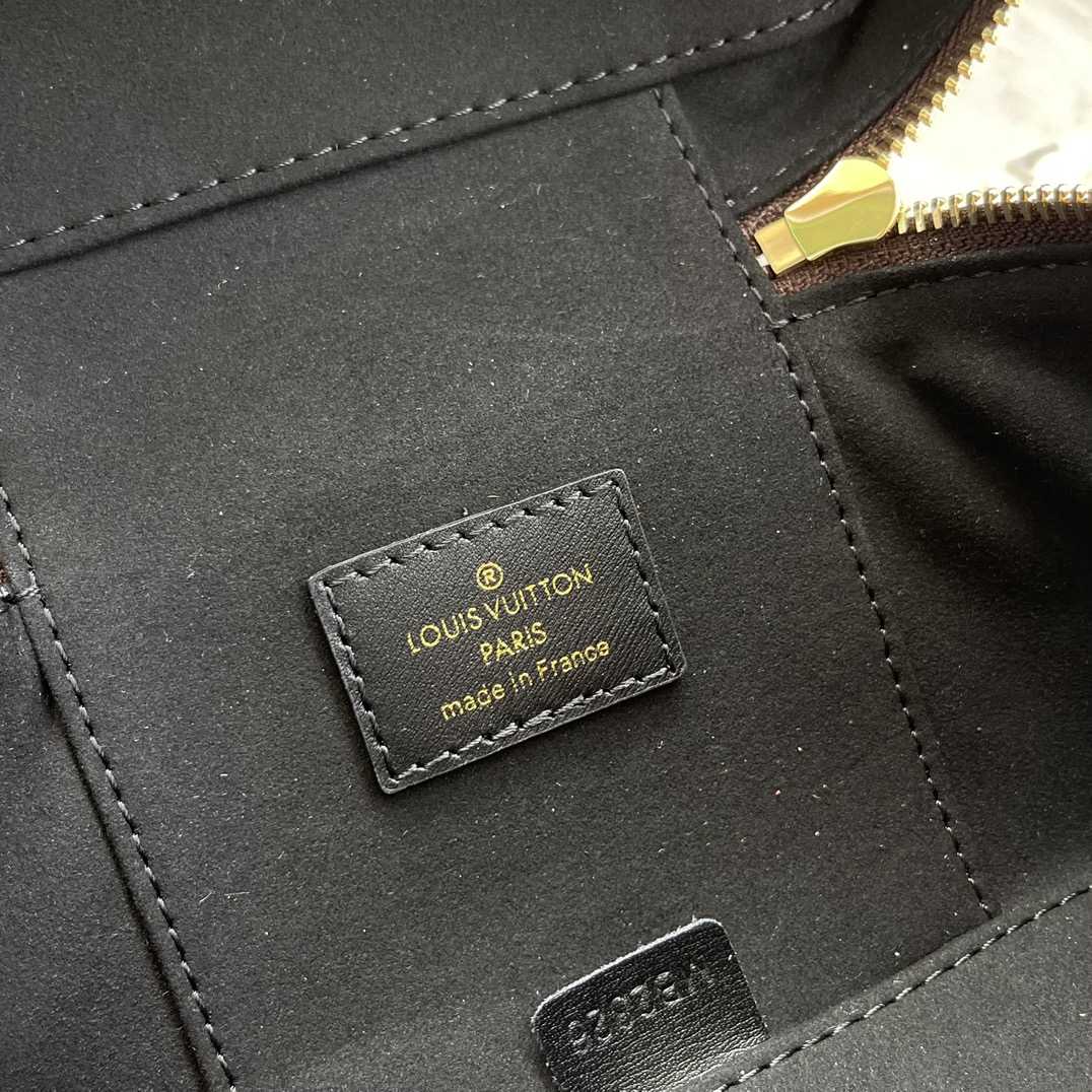 Louis Vuitton Vanity Chain Pouch    M47125 - FashionPlug