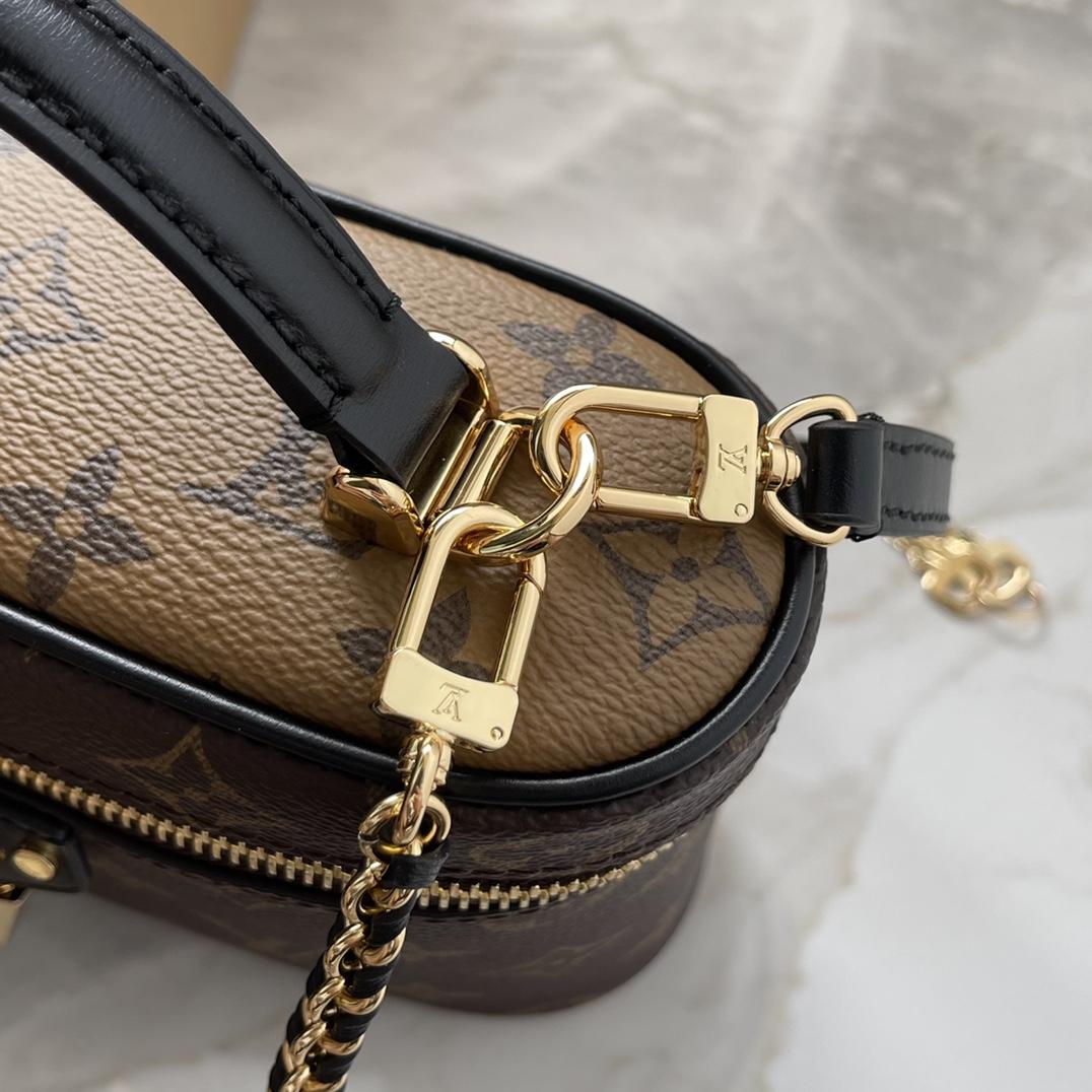 Louis Vuitton Vanity Chain Pouch    M47125 - FashionPlug
