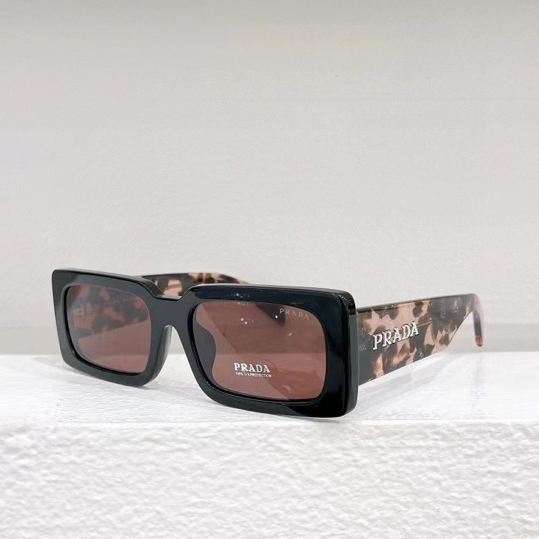 Prada Sunglasses With Prada Logo - FashionPlug