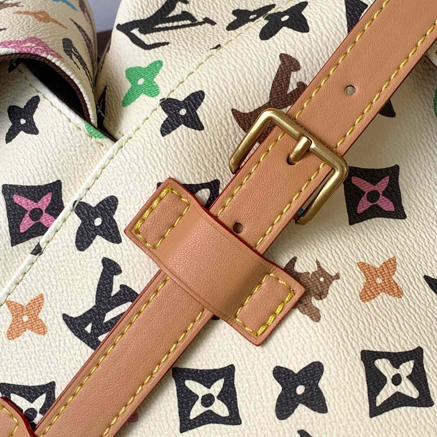 Louis Vuitton Christopher MM   M25240 - FashionPlug