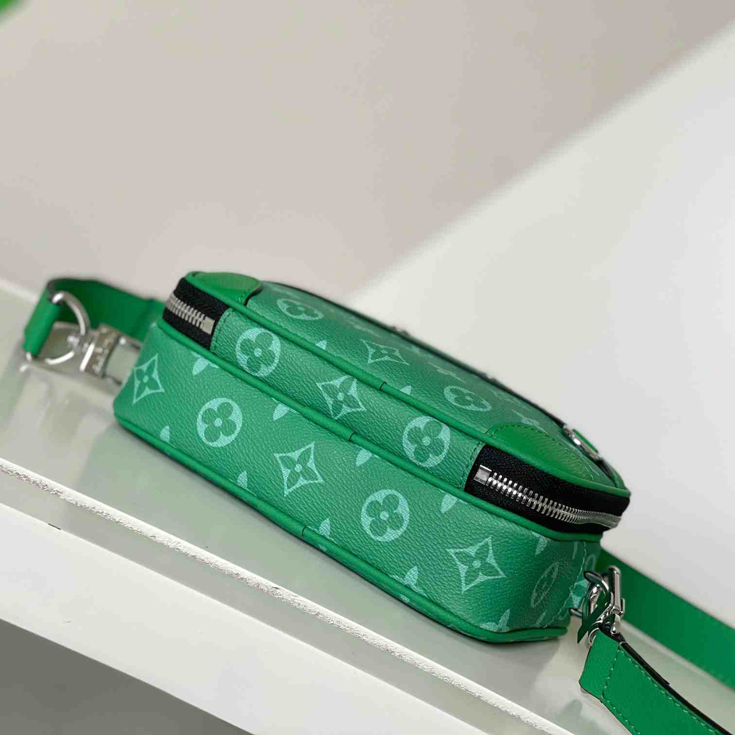 Louis Vuitton Alpha Wearable Wallet    M30997 - FashionPlug