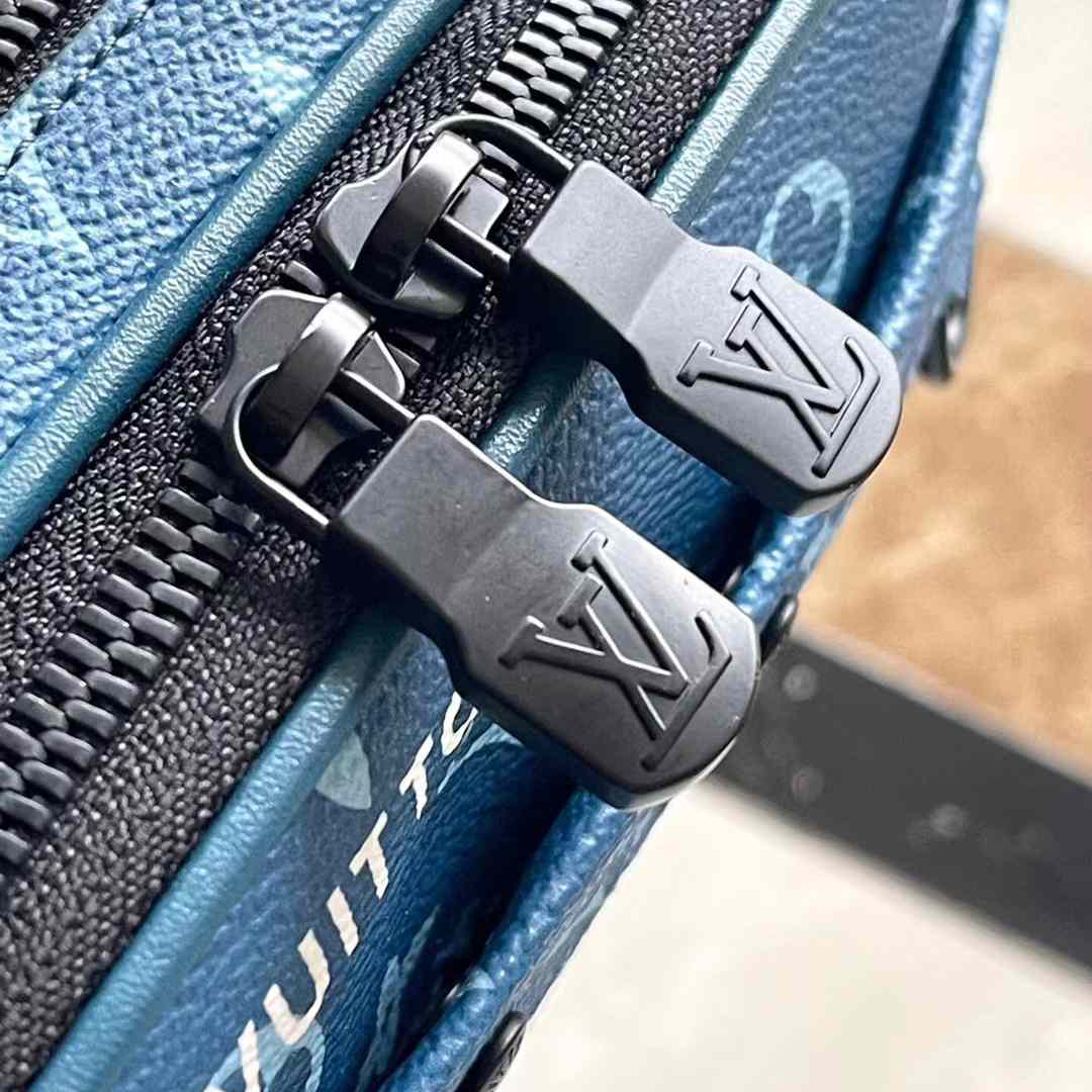 Louis Vuitton Alpha Wearable Wallet   M82801 - FashionPlug