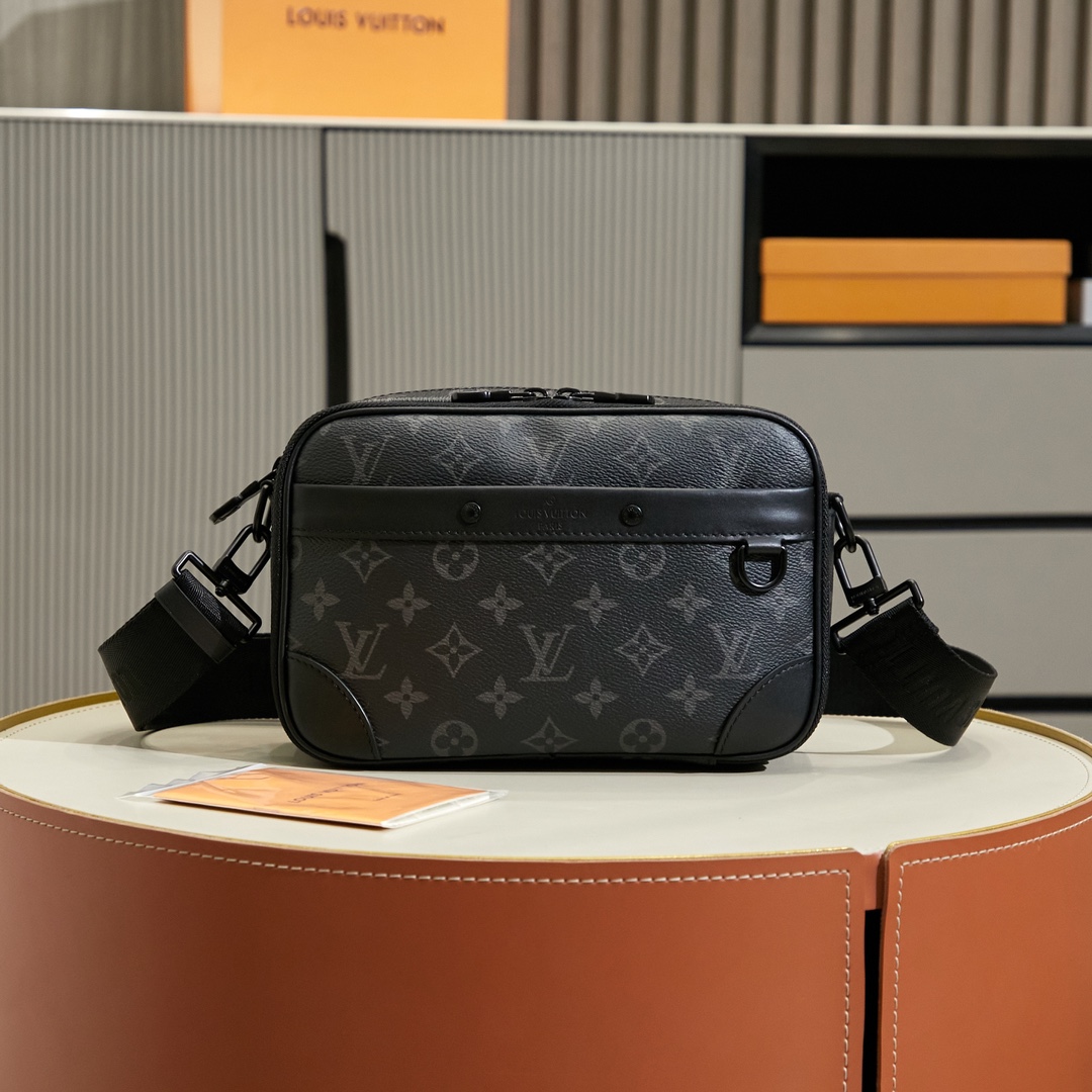 Louis Vuitton Alpha Messenger  M46955 - FashionPlug