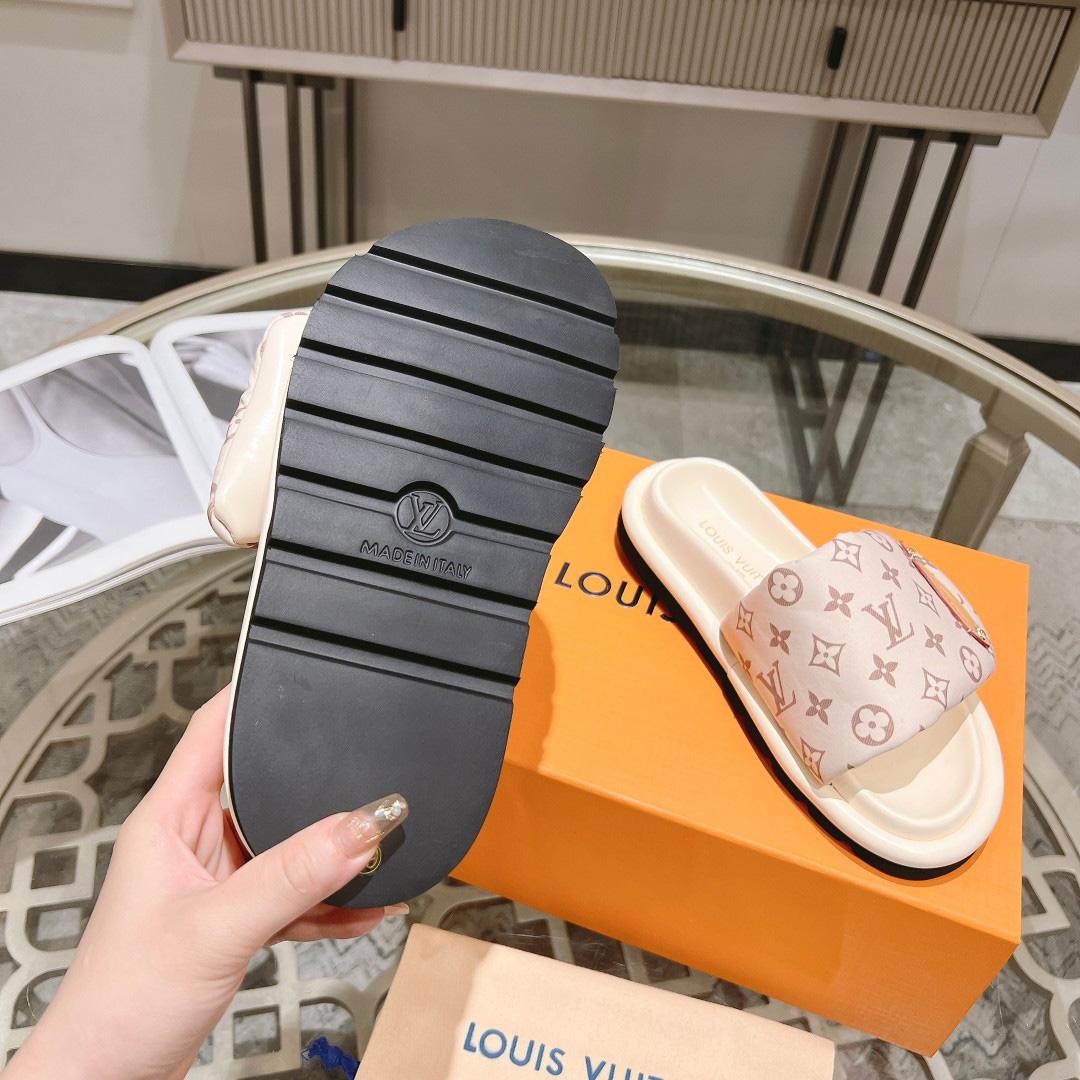 Louis Vuitton Pool Pillow Flat Comfort Mule     1ACJZE - FashionPlug