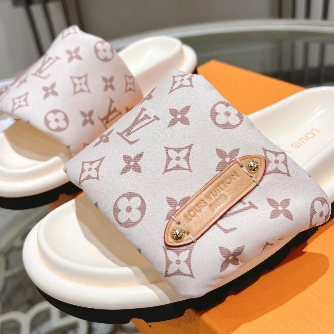 Louis Vuitton Pool Pillow Flat Comfort Mule     1ACJZE - FashionPlug