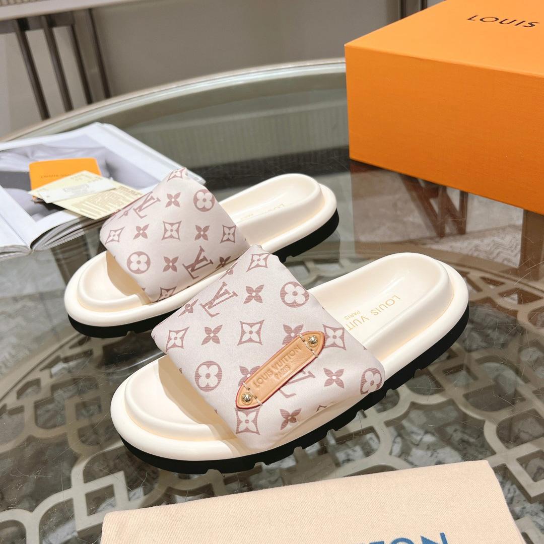 Louis Vuitton Pool Pillow Flat Comfort Mule     1ACJZE - FashionPlug