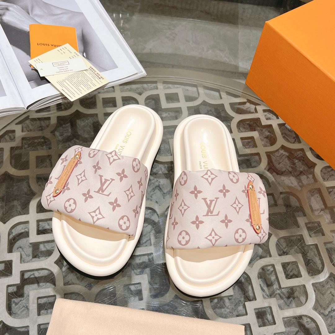 Louis Vuitton Pool Pillow Flat Comfort Mule     1ACJZE - FashionPlug